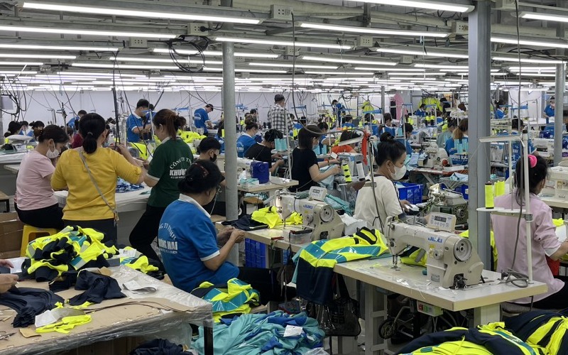 Các nước có ngành dệt may phát triển 14 Đội ngũ nhân viên Khương Mai đang gia công sản phẩm xuất Nhật (Nguồn: Khương Mai)
