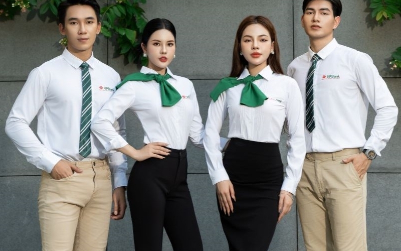 Đồng phục ngân hàng: Đại diện thương hiệu 7 Đồng phục ngân hàng cần có màu sắc và logo đại diện thương hiệu (Nguồn: Internet)