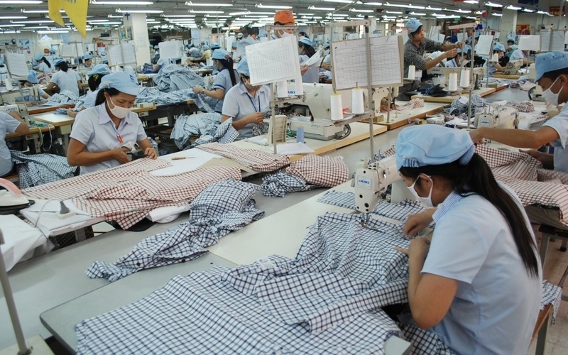 Gia công may mặc xuất khẩu: Sản phẩm chất lượng cao 7 Gia công may mặc xuất khẩu tạo công việc cho lao động trong nước (Nguồn: Internet)