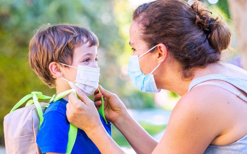 Khẩu trang vải kháng khuẩn: Lựa chọn tốt cho sức khỏe 7 Đeo khẩu trang vải kháng khuẩn giúp ngăn chặn khói bụi (Nguồn: Internet)
