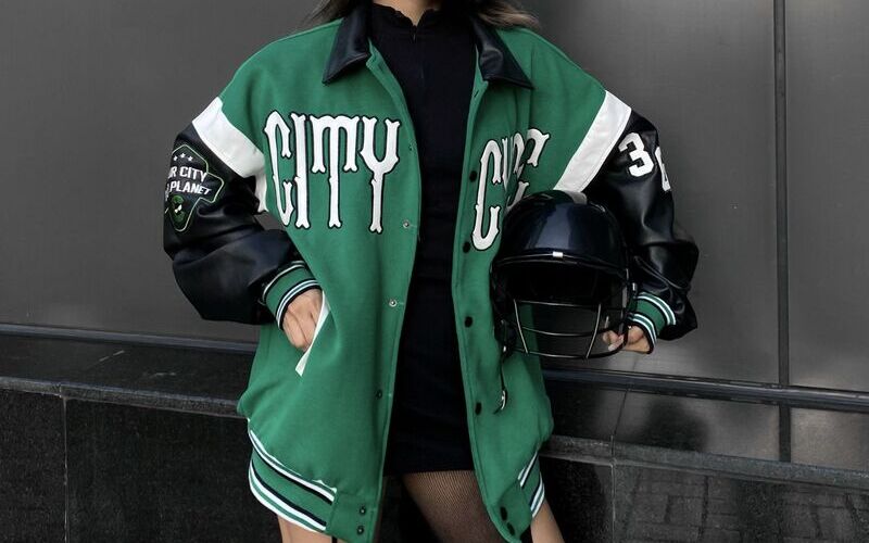Local brand jacket - Tạo nên phong cách cá tính 9 Local brand varsity jacket (Nguồn: Internet)