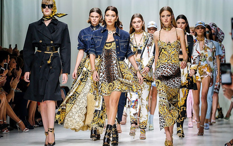 Versace: Biểu tượng thời trang vượt thời gian 10 Chất liệu cao cấp, chế tác tinh xảo (Nguồn: Internet)