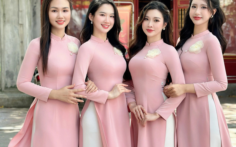 6 xưởng may gia công áo dài Hà Nội 7 Sản phẩm của xưởng may gia công áo dài Hà Nội (Nguồn: Internet)