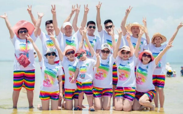 Mẫu áo thun cổ tròn in hình (Nguồn: Internet)