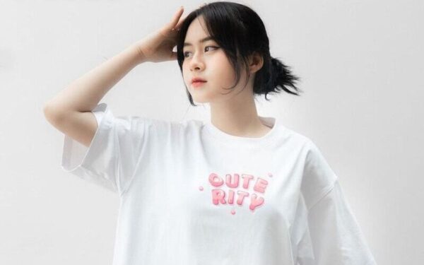 Áo thun in chữ (Nguồn: Internet)