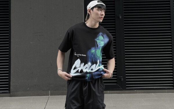 Áo thun nam local brand phối kiểu trẻ trung (Nguồn: Khương Mai)