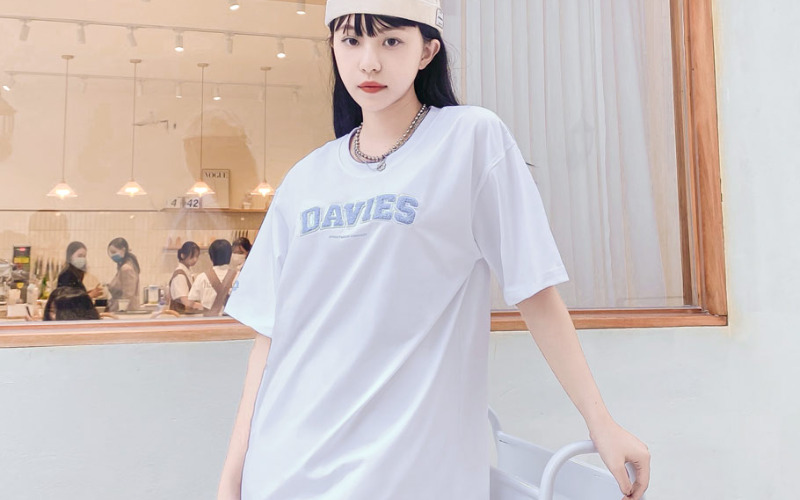10 thương hiệu áo thun nữ local brand phong cách 7 Áo thun nữ local brand có đa dạng kiểu dáng (Nguồn: Internet)