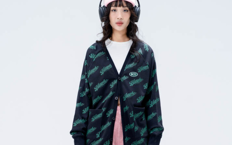 Áo cardigan cổ chữ V (Nguồn: Internet)