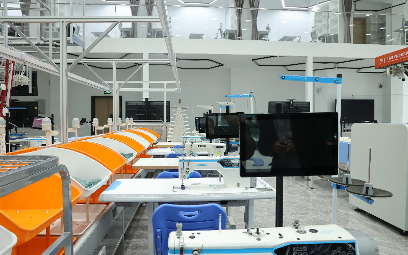 Hệ thống máy móc hiện đại và công nghệ tiên tiến (Nguồn: Internet)