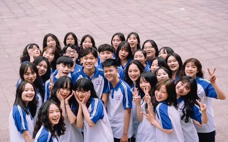 Đồng phục học sinh được may thêu logo (Nguồn: Internet)