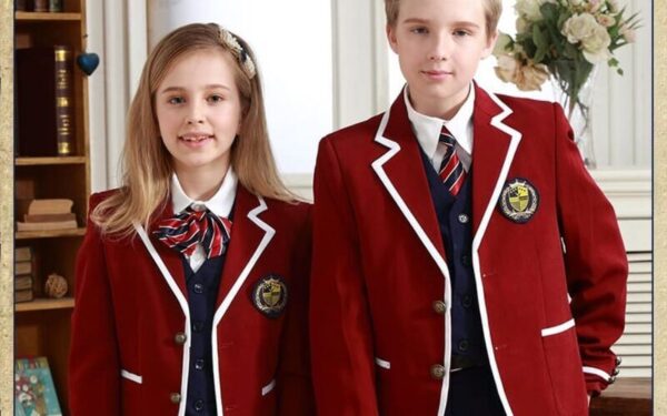 Đồng phục học sinh màu đỏ đẹp (Nguồn: Internet)