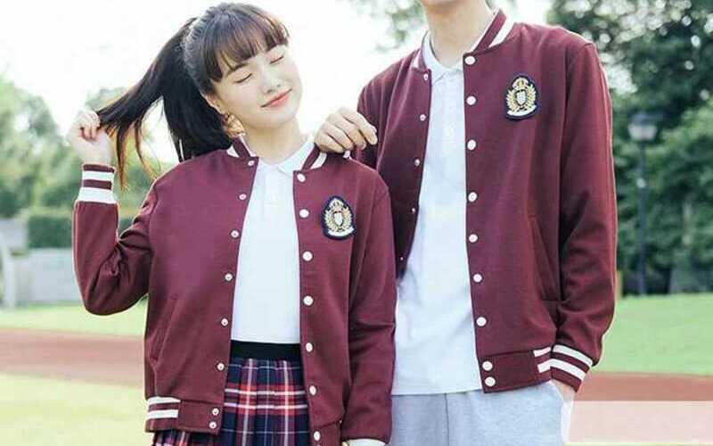 Đồng phục học sinh mùa đông với kiểu dáng đơn giản (Nguồn: Internet)