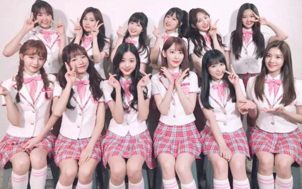 Ca sĩ Kpop thường xuyên mang đồng phục học sinh nữ Hàn Quốc (Nguồn: Internet)