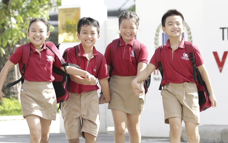 Đồng phục học sinh tiểu học nam (Nguồn: Internet)