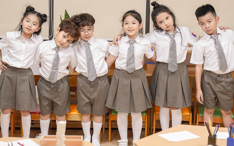 Ưu tiên kiểu dáng đồng phục đơn giản, thoải mái cho bé (Nguồn: Internet)
