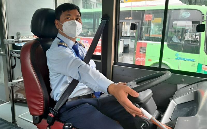 Đồng phục lái xe có kiểu dáng đơn giản, gọn gàng (Nguồn: Internet)