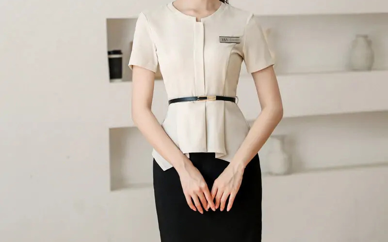 Đồng phục lễ tân đẹp, chuyên nghiệp 2024 10 Đồng phục lễ tân đẹp và chuyên nghiệp (Nguồn: Internet)