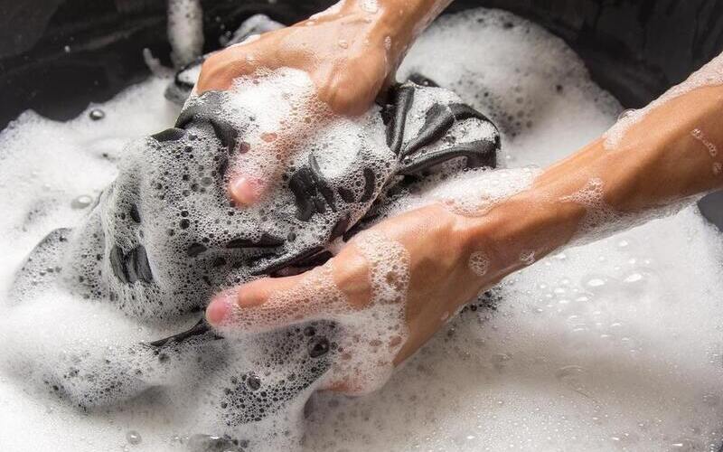 Cách giặt đồng phục nhân viên nhà hàng (Nguồn: Internet)