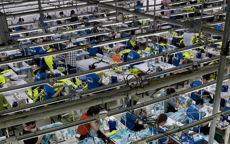 Xưởng may đồng phục nhân viên nhà hàng đẹp (Nguồn: Khương Mai)