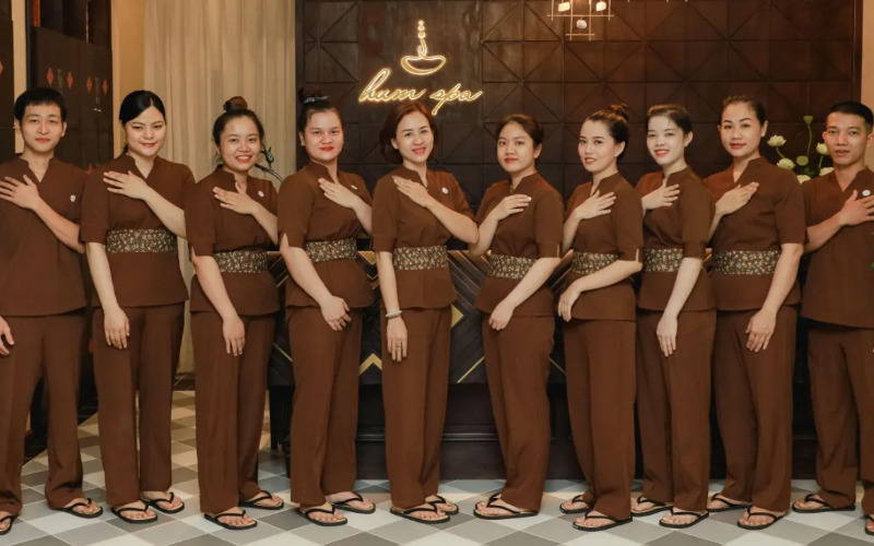 Đồng phục nhân viên spa – Đẹp từng chi tiết 7 Đồng phục nhân viên spa (Nguồn: Internet)