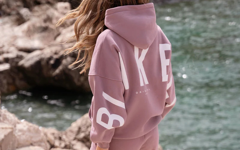 Áo hoodie giúp giữ ấm cơ thể (Nguồn: Internet)