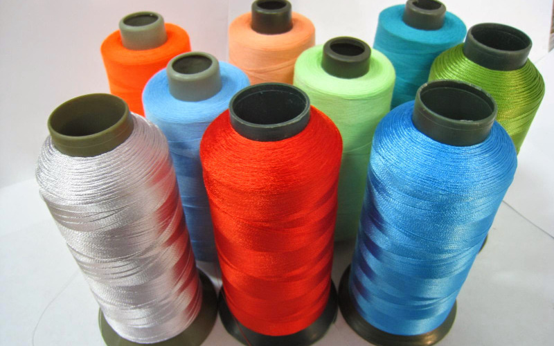 May lộn: Kỹ thuật may cơ bản ai cũng nên biết 12 Chọn kim, chỉ phù hợp với loại vải (Nguồn: Internet)