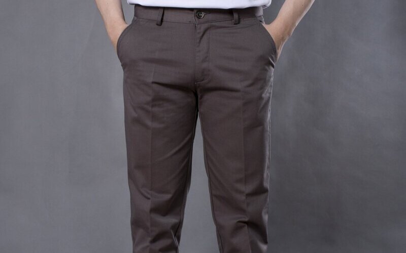 Quần kaki nam - Item hot không thể thiếu 8 Quần kaki nam ống suông (Nguồn: Internet)