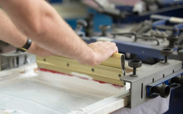 Quy trình in lụa là gì? (Nguồn: Internet)