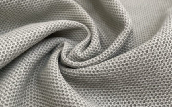 Cách chăm sóc và bảo quản vải cá sấu poly (Nguồn: Internet)