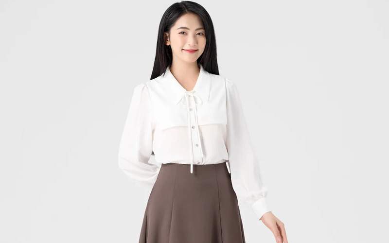 Mẫu áo sơ mi nữ may từ sợi vải đũi (Nguồn: Khương Mai)