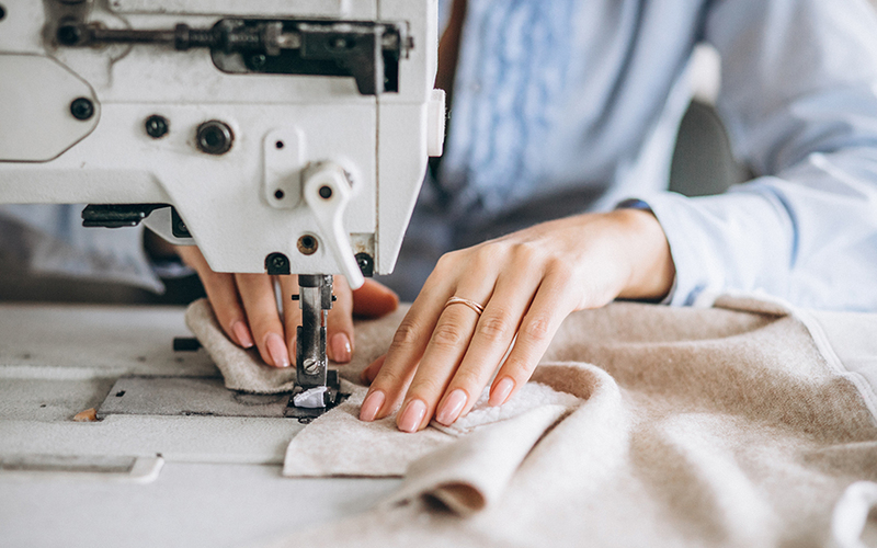 Sản xuất tại xưởng may áo đồng phục Khương Mai (Nguồn: Internet)