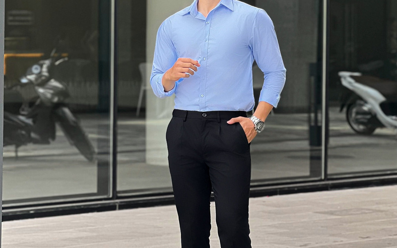 Áo sơ mi và quần tây đồng phục (Nguồn: Khương Mai)