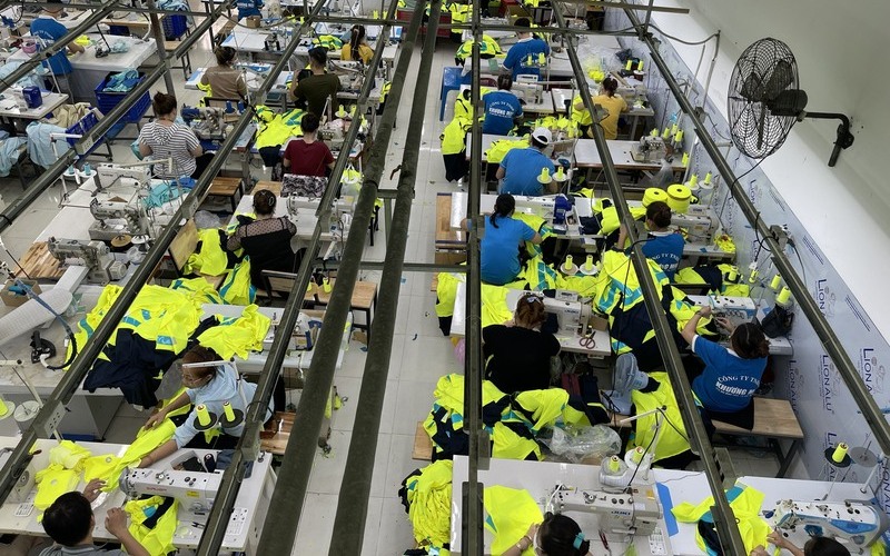 Xưởng may áo khoác đường Bùi Minh Trực (Nguồn: Khương Mai)