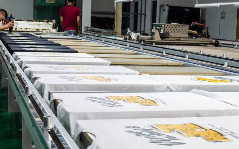 Xưởng may áo khoác đồng phục giá rẻ - Khương Mai 8 Hệ thống máy móc hiện đại (Nguồn: Khương Mai)