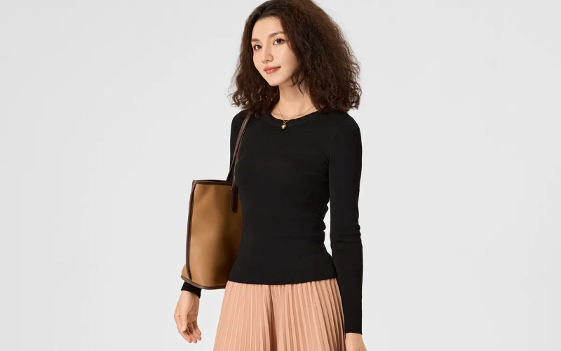 Khương Mai hỗ trợ thiết kế mẫu áo theo nhu cầu và xu hướng thị trường (Nguồn: Khương Mai)