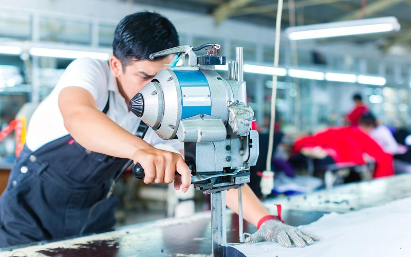 Xưởng may đẹp Khương Mai: May đo quần áo uy tín số 1 11 Sản xuất hàng hóa tại xưởng may đẹp Khương Mai (Nguồn: Internet)