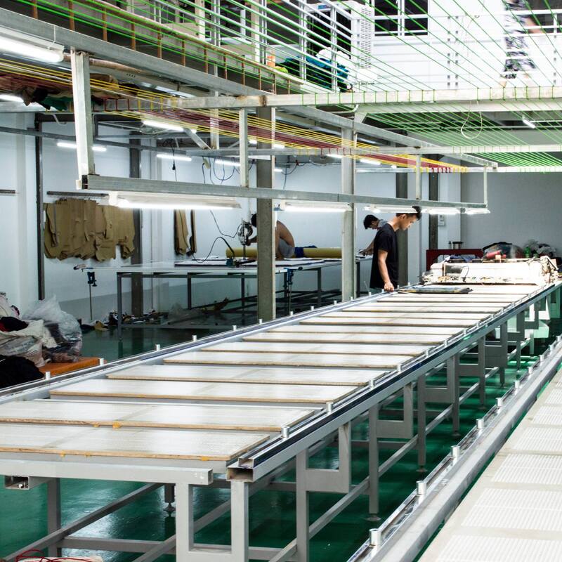 Quy trình sản xuất tại xưởng may đồng phục công nhân (Nguồn: Khương Mai)