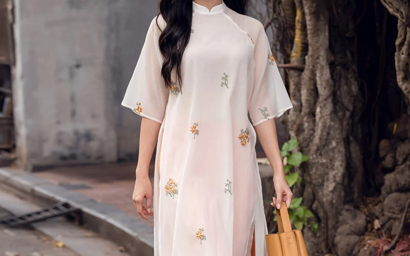 6 xưởng may gia công áo dài TP.HCM 9 Sản phẩm của xưởng may gia công áo dài TP.HCM - Thuỳ Linh (Nguồn: Internet)