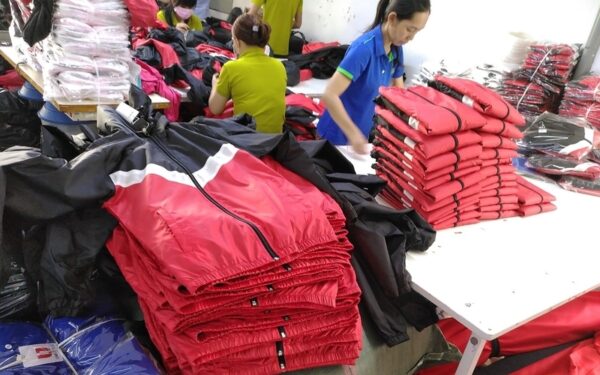 Xưởng may gia công áo khoác (Nguồn: Internet)