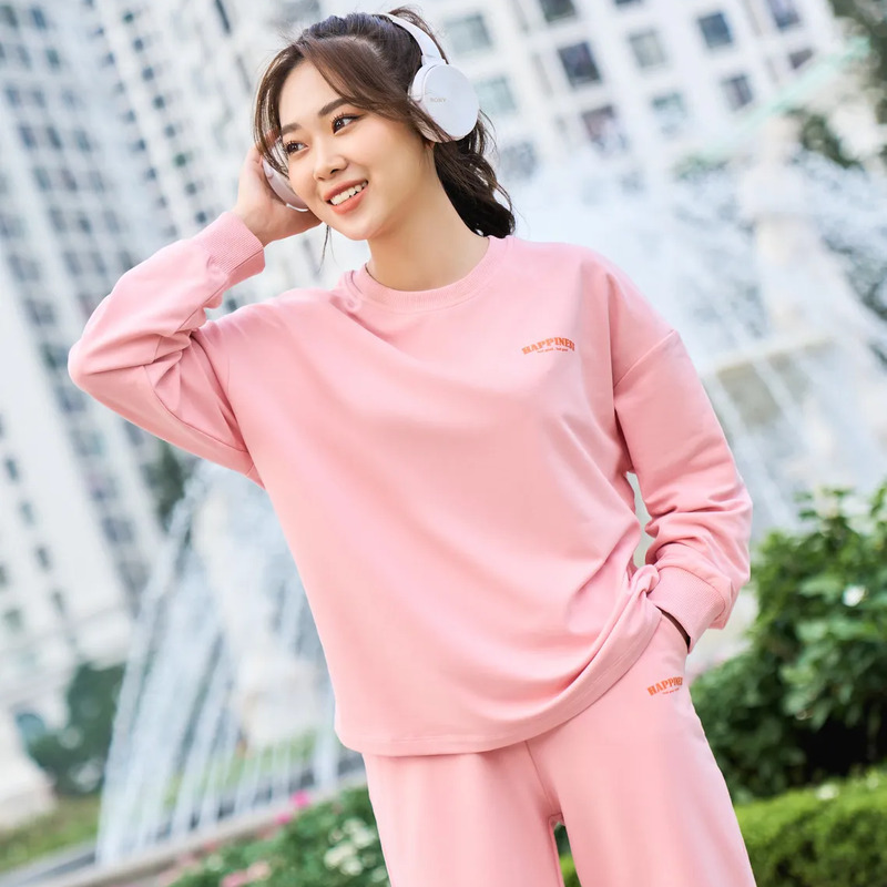 Đồ bộ thể thao form dáng chuẩn (Nguồn: Khương Mai)