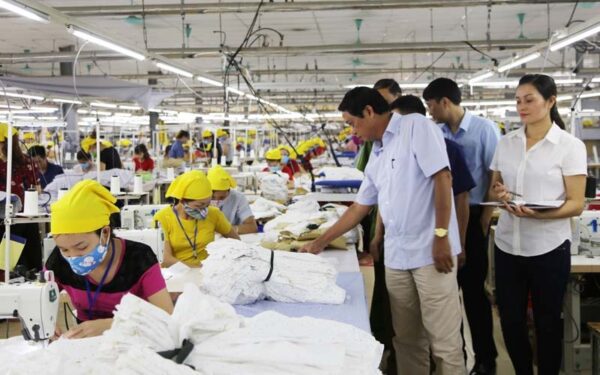 Xưởng may quần áo giá rẻ (Nguồn: Internet)