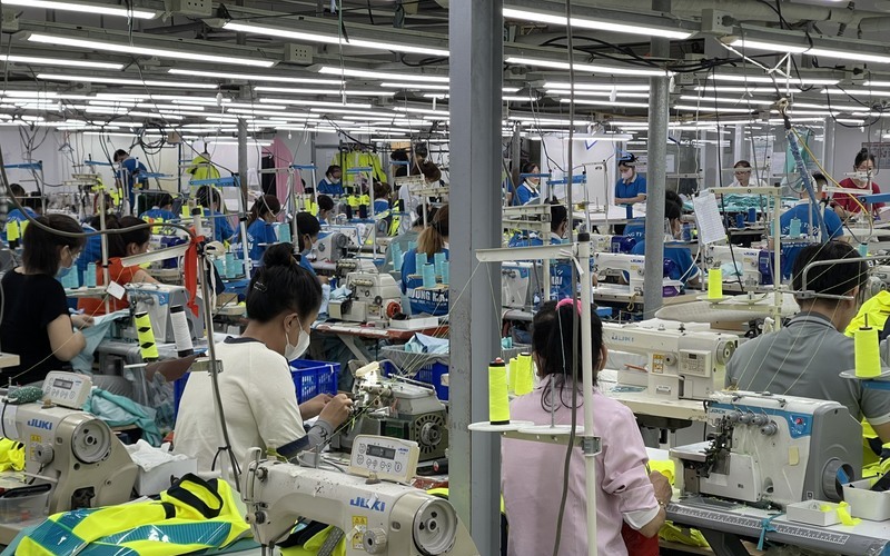 Đến trực tiếp xưởng may (Nguồn: Khương Mai)